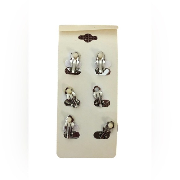 Women’s Vintage Clip On Earrings - Picture 3 of 3